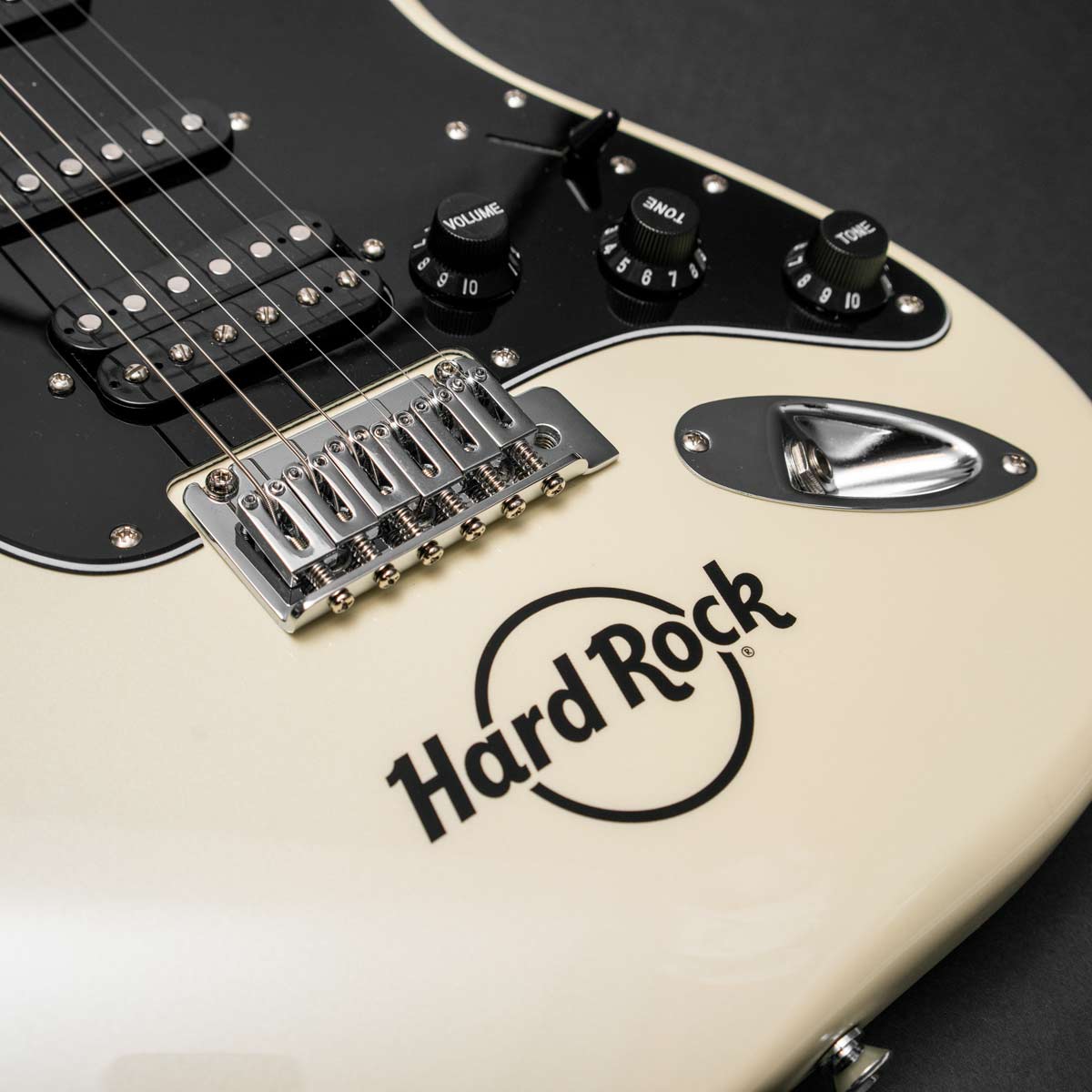 Fender Squire Affinity Series Hard Rock Stratocaster HSS White image number 2